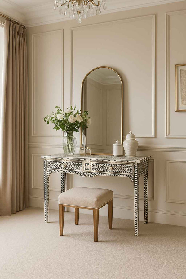 Raajsi Console Table